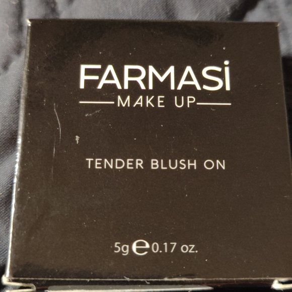 Farmasi make up combo - Picture 10 of 13